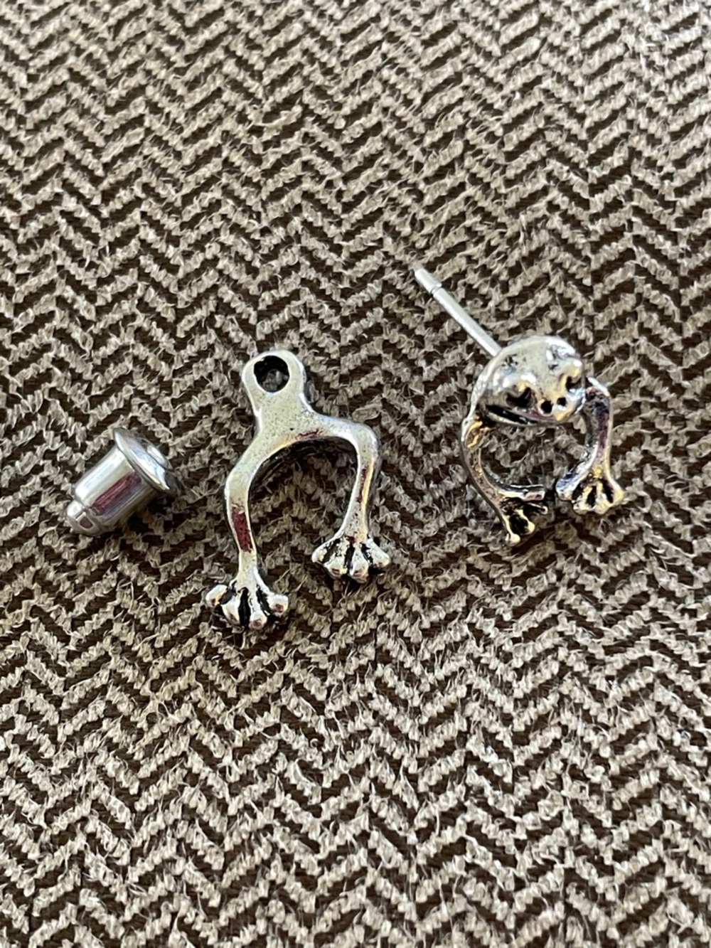 Frog Earrings - Picture 4 of 7